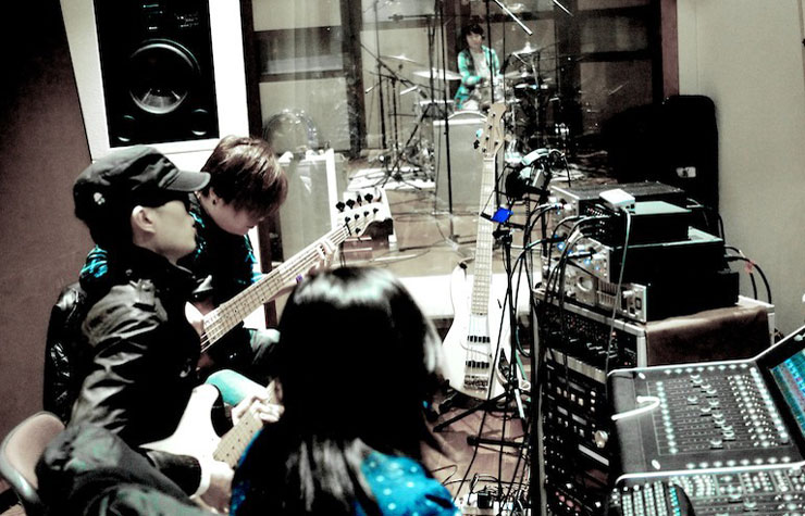 方大同录音棚工作照