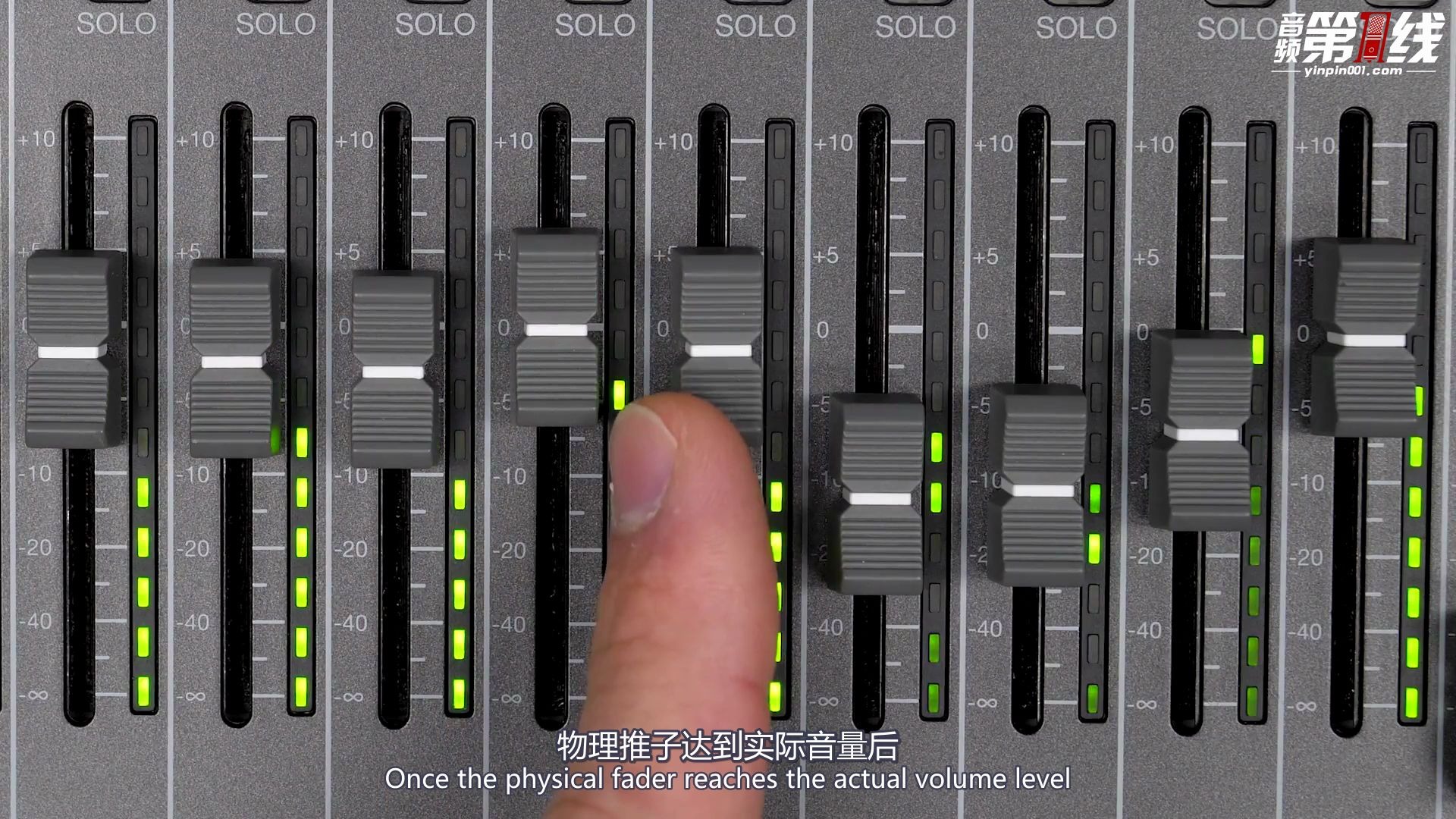 ZOOM LiveTrak L-20 数字调音台 在LiveTrak L-20创建和保存自定义调音台设置的操作说明【音频第一线译制】